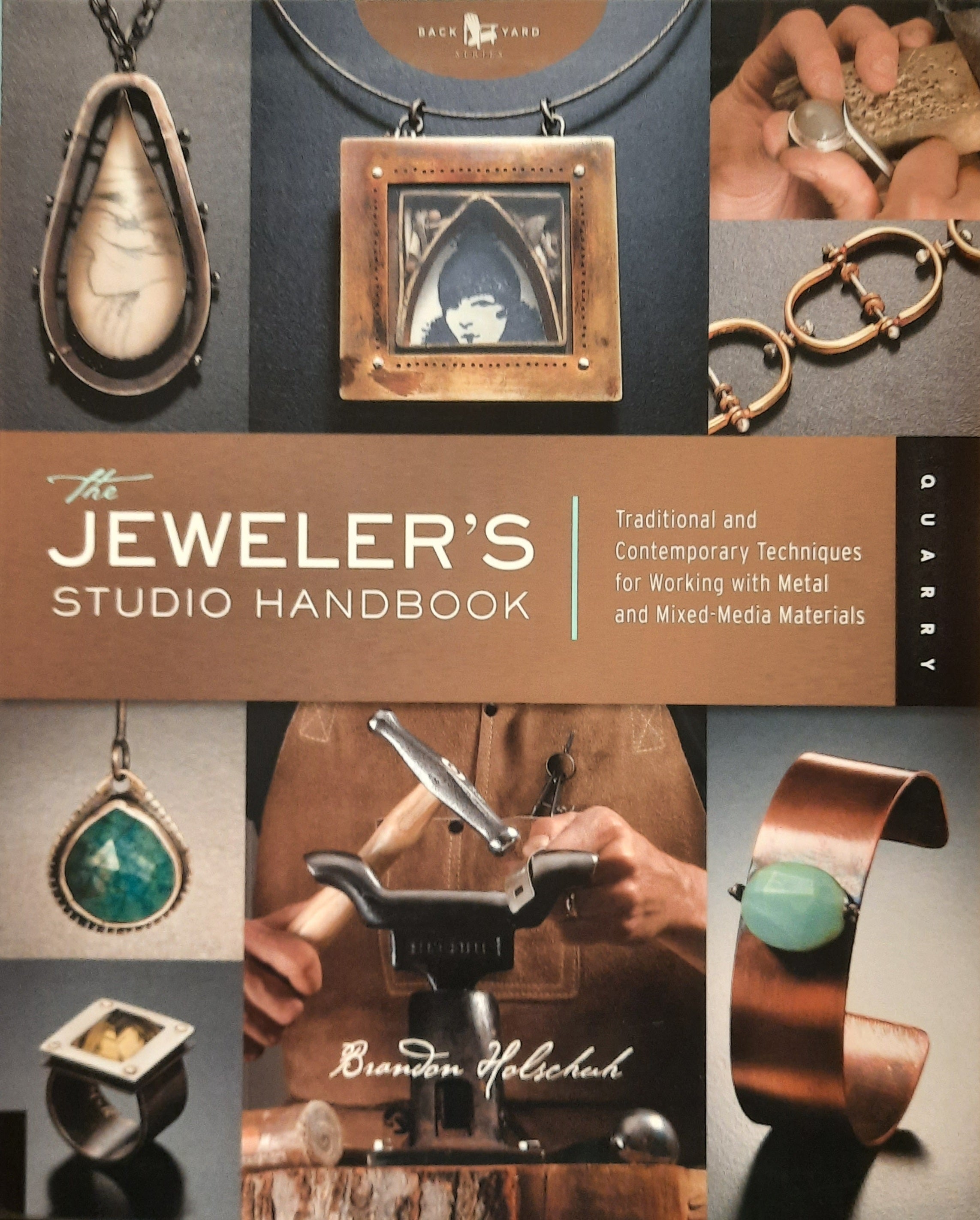 The Jeweler's Studio Handbook / Traditional and Contemporary Techniques for Working with Metal and Mixed Media Materials