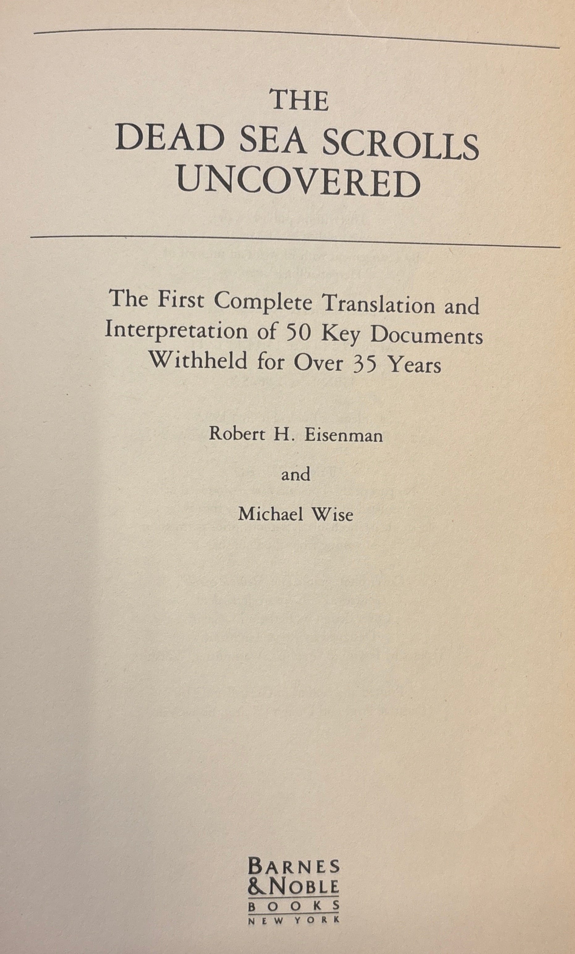 The Dead Sea Scrolls Uncovered / The First Complete Translation and Interpretation of 50 Key Documents Withheld for Over 35 Years