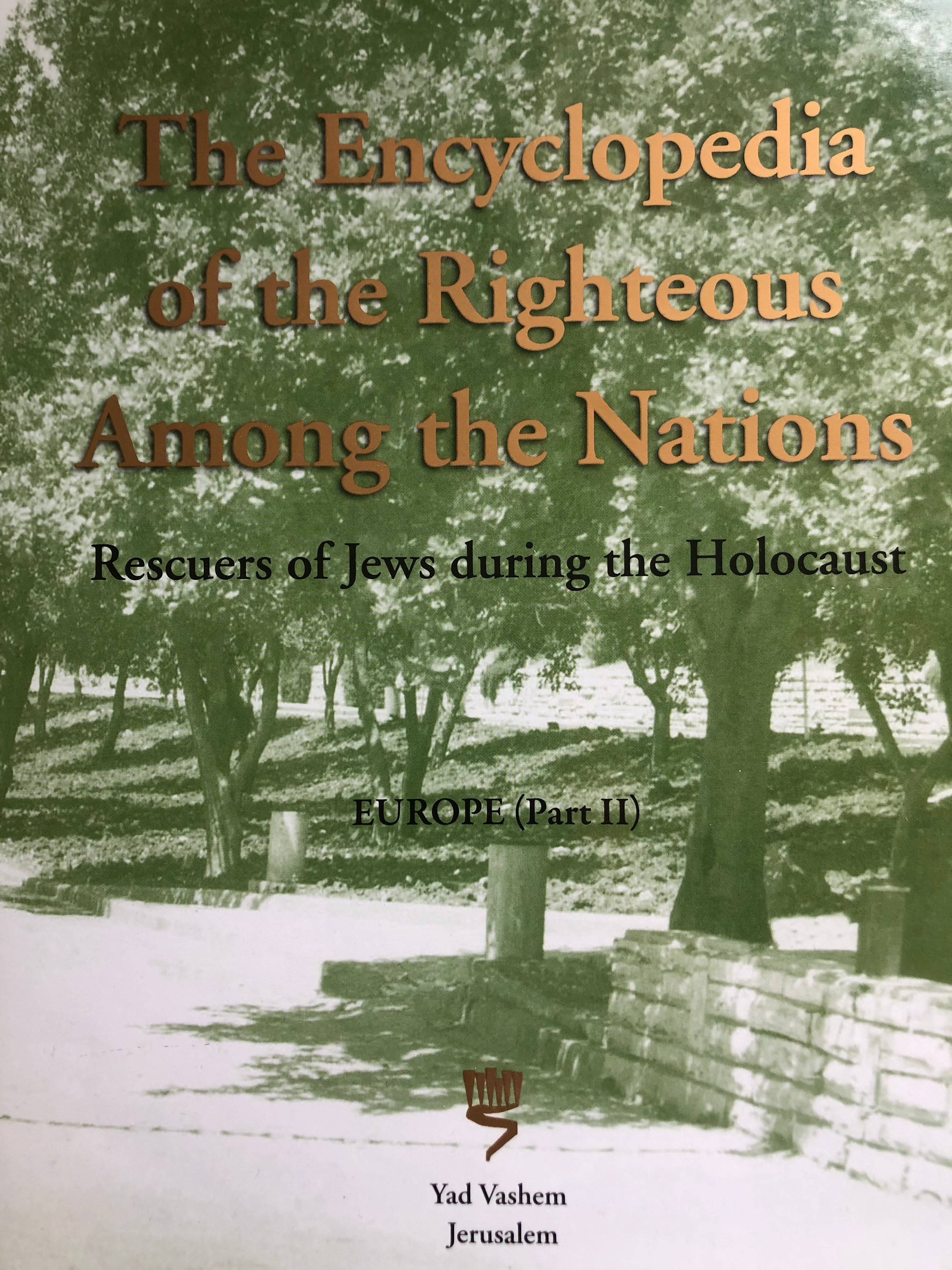 The Encyclopedia of the Righteous Among the Nations: Rescuers of Jews during the Holocaust / Europe - in Two Volumes