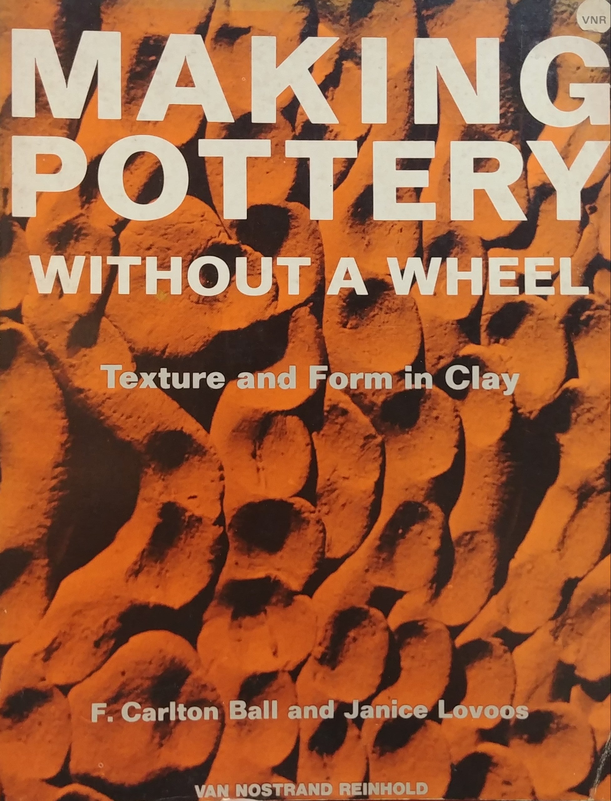 MAKING POTTERY WITHOUT A WHEEL / TEXTURE AND FORM IN CLAY