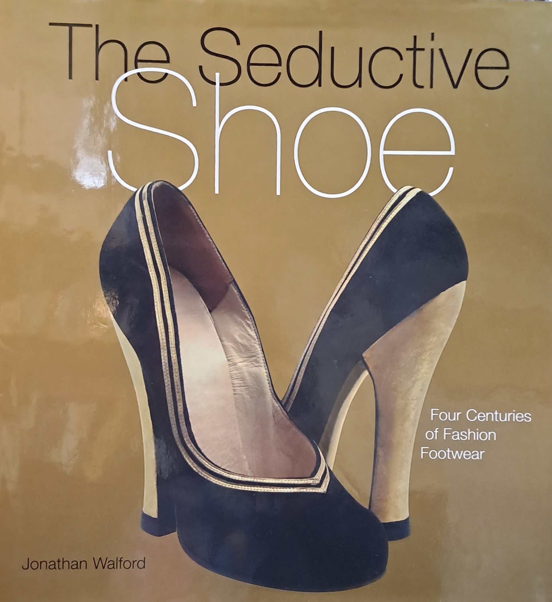 THE SEDUCTIVE SHOE / FOUR COUNTRIES OF FASHION FOOTWEAR